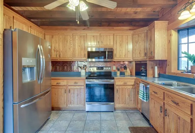 Peaceful Raphine Cottage W/ Deck & Fireplace!