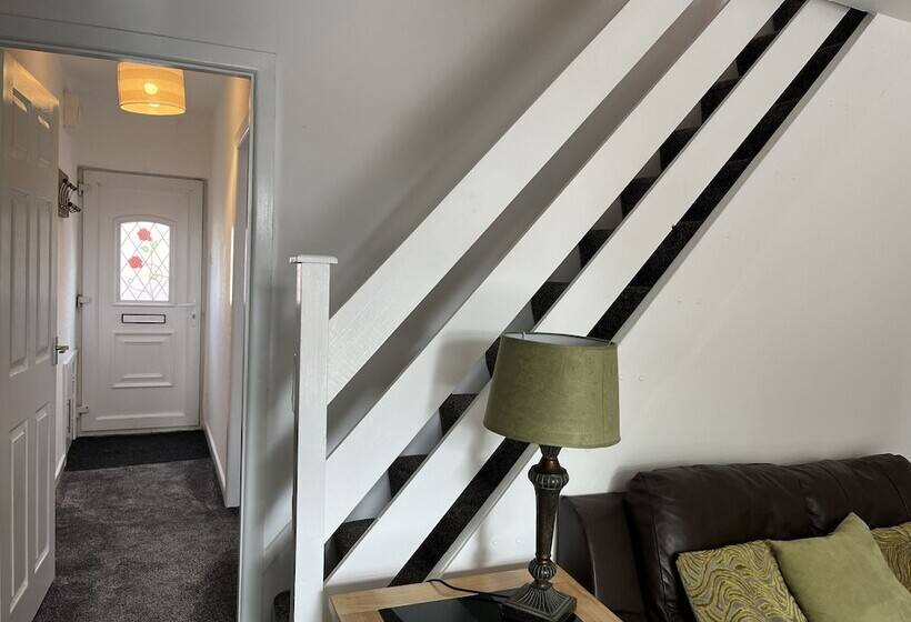 بنسيون Modernised Central Wigan Townhouse Sleeps Up To 6