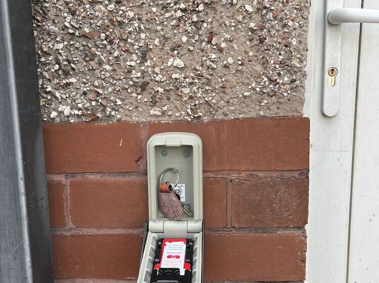 بنسيون Modernised Central Wigan Townhouse Sleeps Up To 6