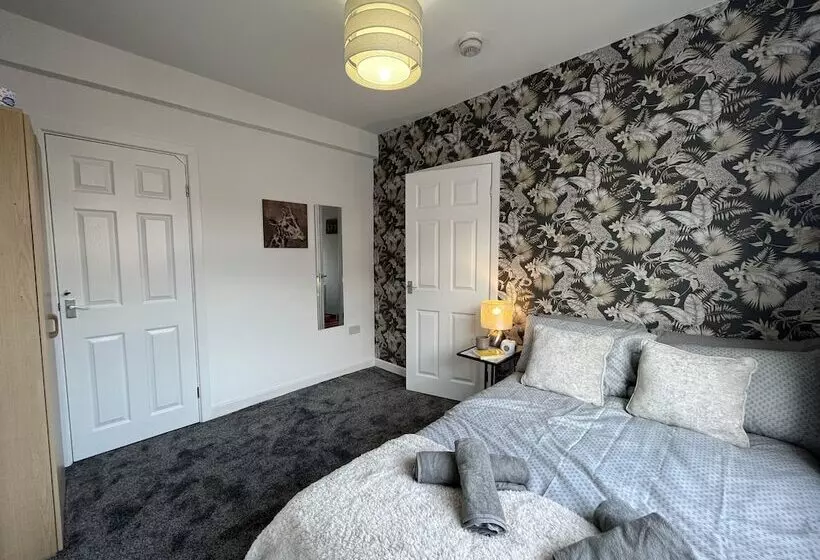 ペンション Modernised Central Wigan Townhouse Sleeps Up To 6