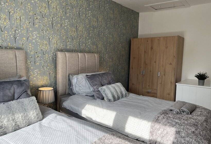 بنسيون Modernised Central Wigan Townhouse Sleeps Up To 6