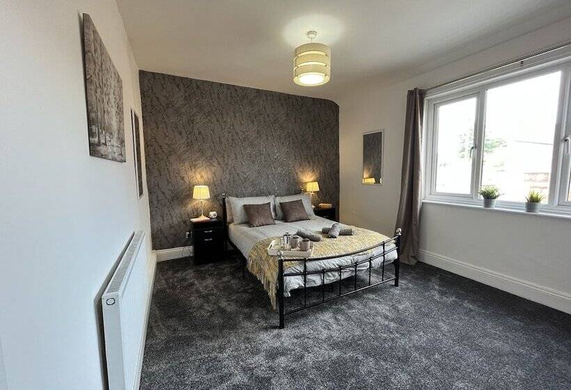 بنسيون Modernised Central Wigan Townhouse Sleeps Up To 6
