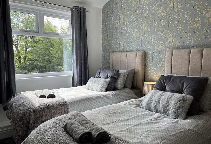بنسيون Modernised Central Wigan Townhouse Sleeps Up To 6