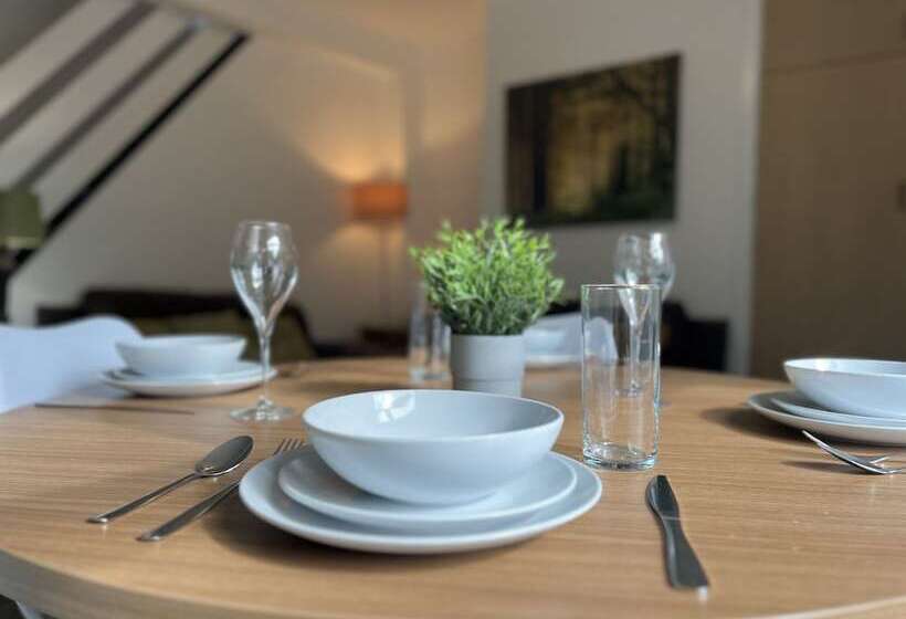 بنسيون Modernised Central Wigan Townhouse Sleeps Up To 6