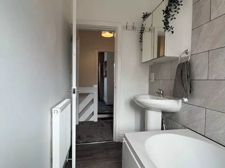 ペンション Modernised Central Wigan Townhouse Sleeps Up To 6