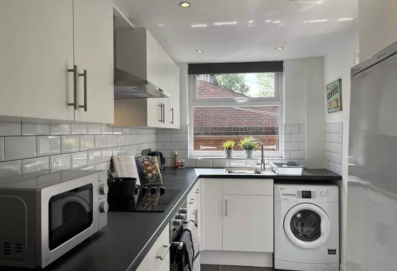 ペンション Modernised Central Wigan Townhouse Sleeps Up To 6