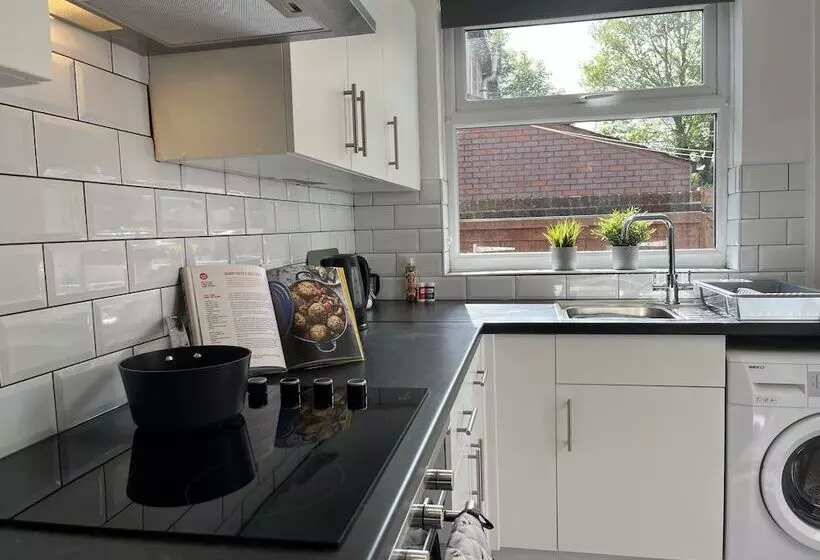 ペンション Modernised Central Wigan Townhouse Sleeps Up To 6