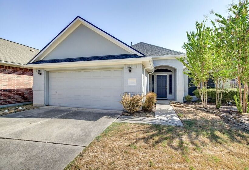 Pet Friendly Spring Home   4 Mi To Six Flags!