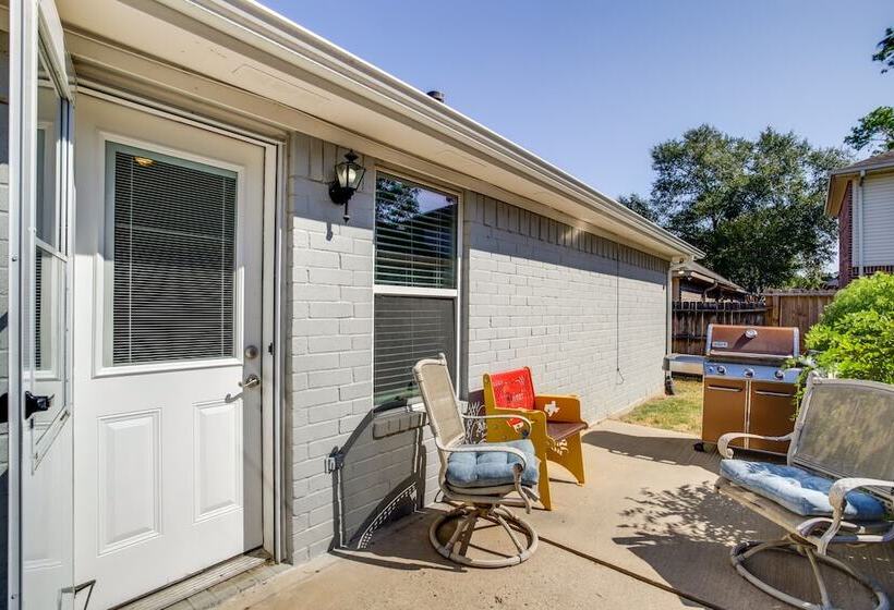 Pet Friendly Spring Home   4 Mi To Six Flags!