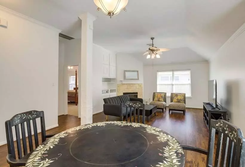 Pet Friendly Spring Home 4 Mi To Six Flags!