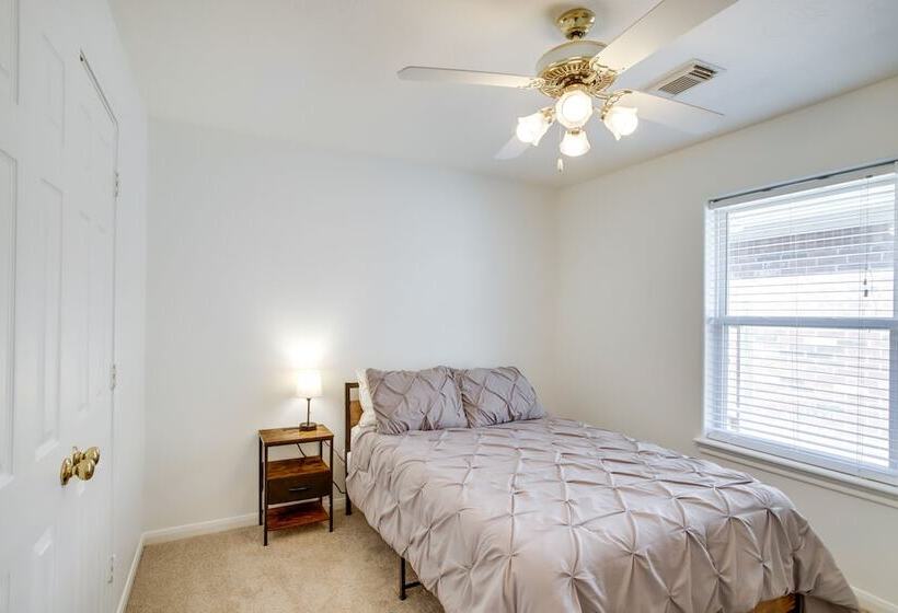 Pet Friendly Spring Home   4 Mi To Six Flags!