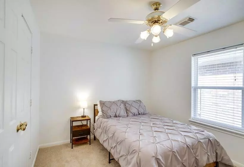 Pet Friendly Spring Home 4 Mi To Six Flags!