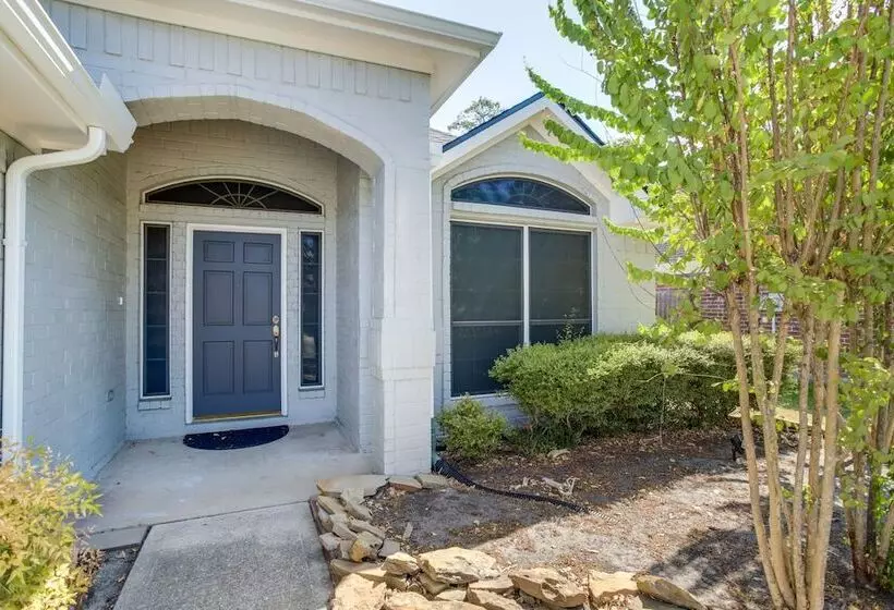 Pet Friendly Spring Home 4 Mi To Six Flags!
