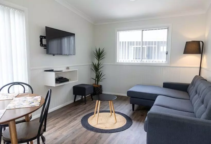 リゾートホテル Coonamble Riverside Caravan Park