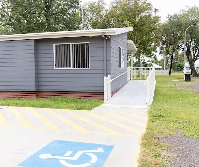 リゾートホテル Coonamble Riverside Caravan Park