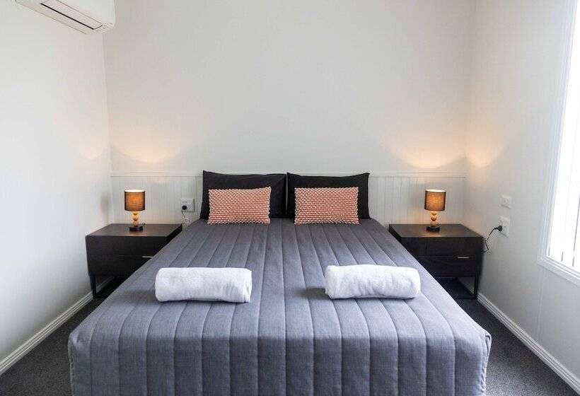 Курорт Coonamble Riverside Caravan Park