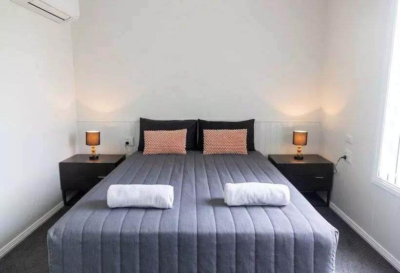 リゾートホテル Coonamble Riverside Caravan Park