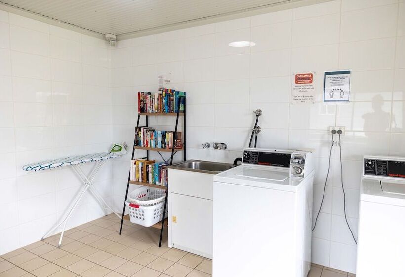 Курорт Coonamble Riverside Caravan Park