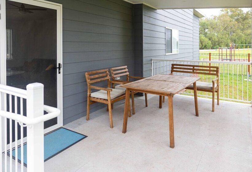 Курорт Coonamble Riverside Caravan Park