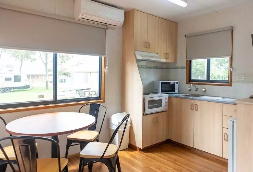 リゾートホテル Coonamble Riverside Caravan Park