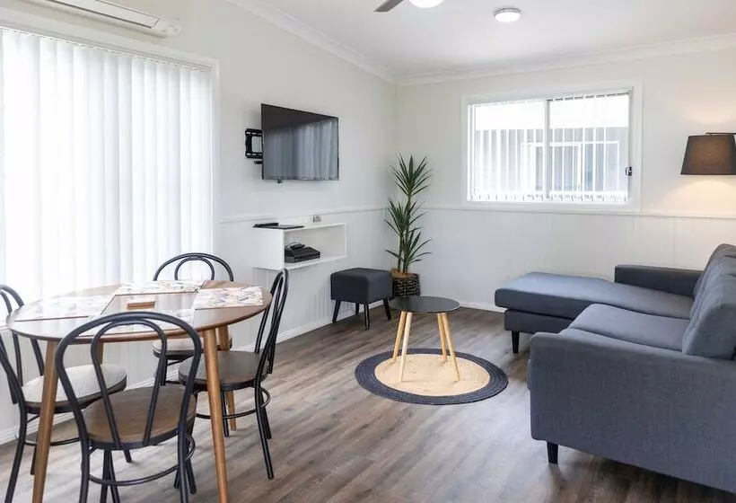 リゾートホテル Coonamble Riverside Caravan Park