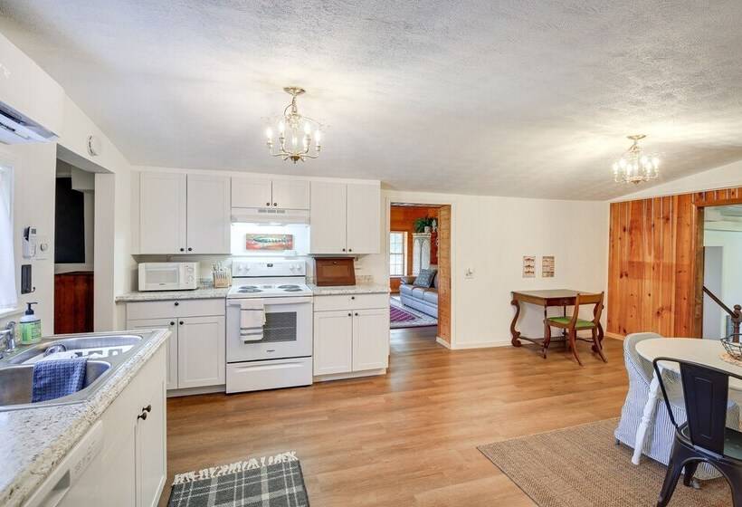 Riverfront Bluff City Retreat W/ Patio & Grill!