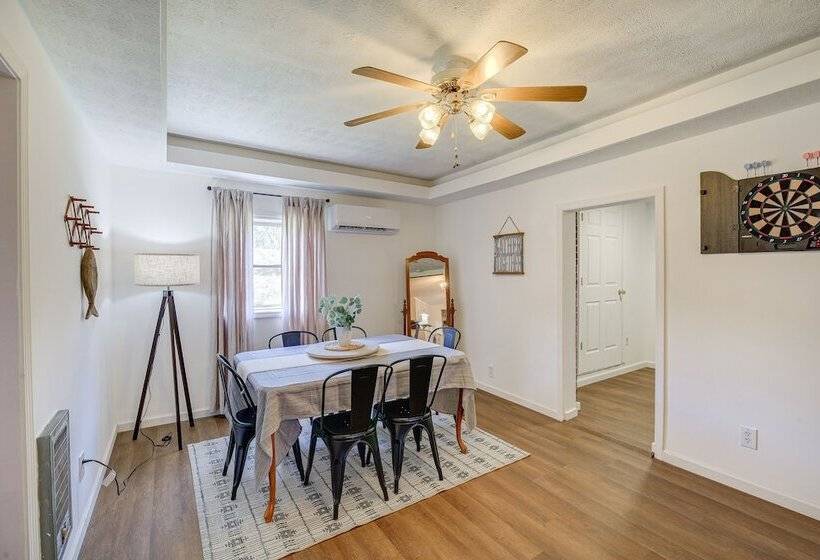 Riverfront Bluff City Retreat W/ Patio & Grill!