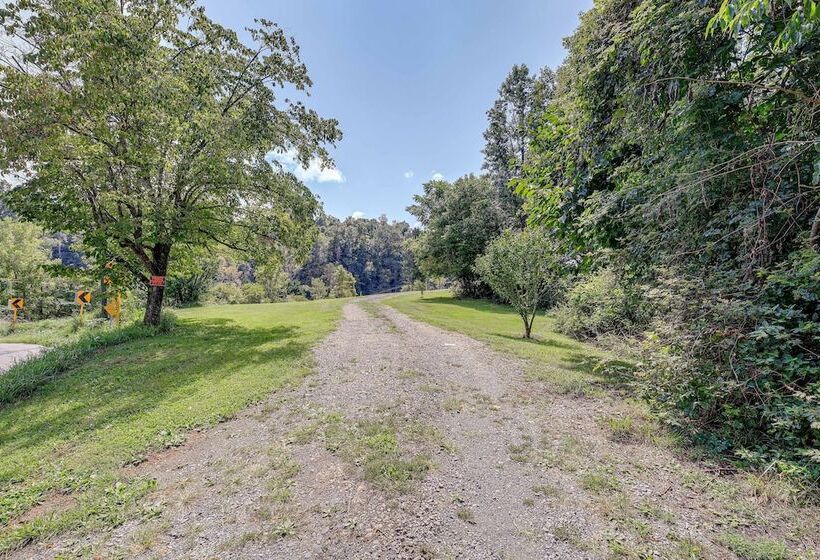 Riverfront Bluff City Retreat W/ Patio & Grill!