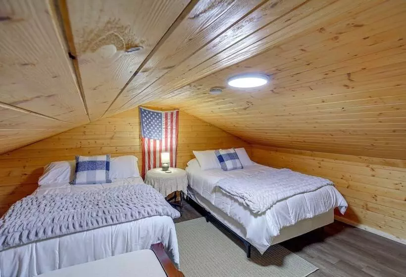 Riverfront Bluff City Retreat W/ Patio & Grill!