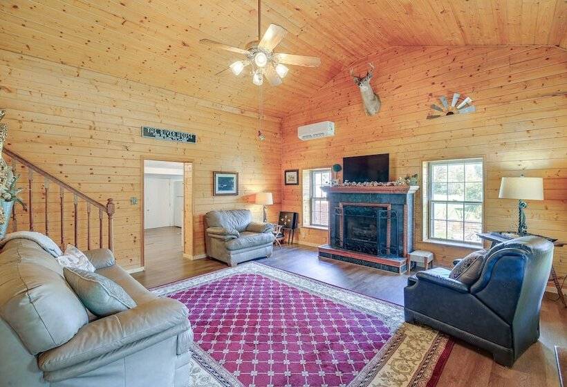 Riverfront Bluff City Retreat W/ Patio & Grill!