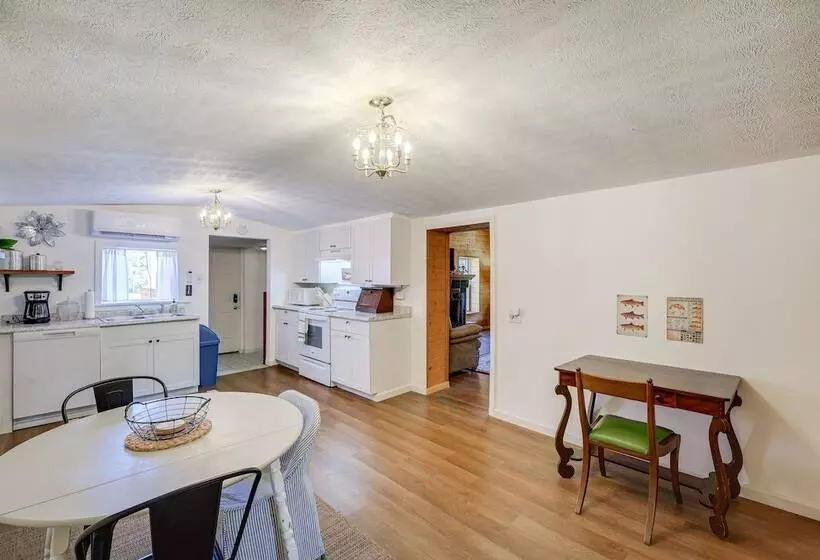 Riverfront Bluff City Retreat W/ Patio & Grill!