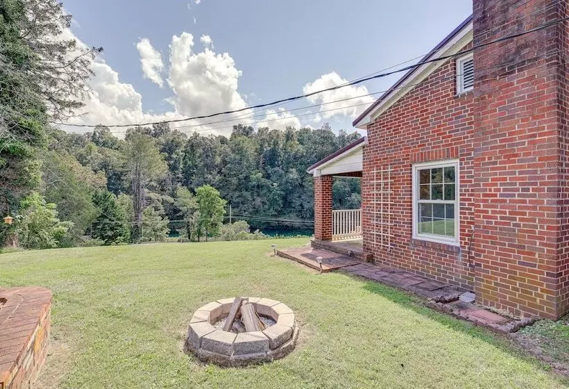 Riverfront Bluff City Retreat W/ Patio & Grill!