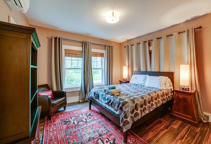 Secluded Ithaca Home W/ Hot Tub ~ 5 Mi To Cornell!