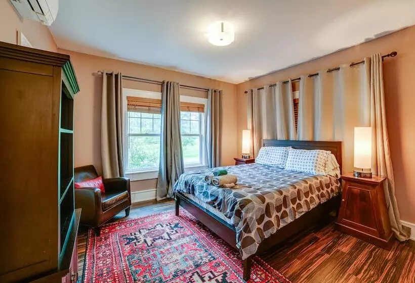 Secluded Ithaca Home W/ Hot Tub ~ 5 Mi To Cornell!