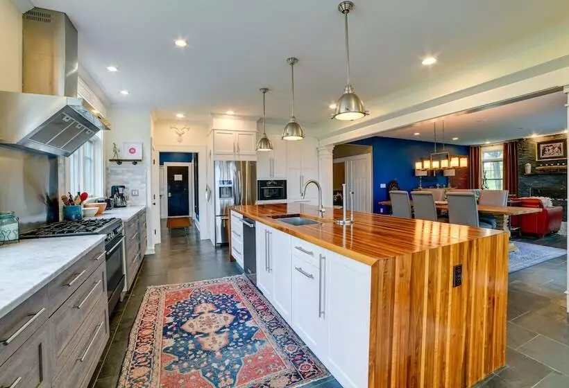 Secluded Ithaca Home W/ Hot Tub ~ 5 Mi To Cornell!