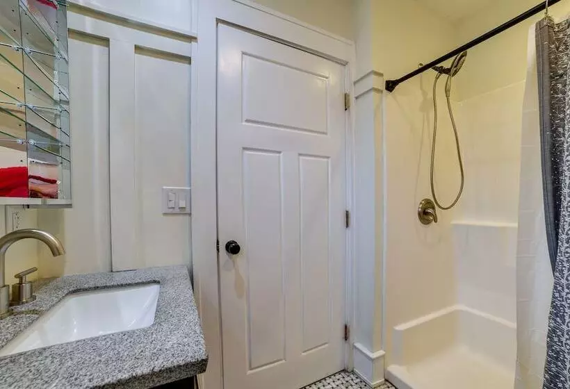 Secluded Ithaca Home W/ Hot Tub ~ 5 Mi To Cornell!