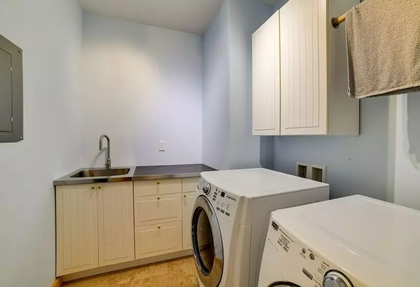 Secluded Ithaca Home W/ Hot Tub ~ 5 Mi To Cornell!