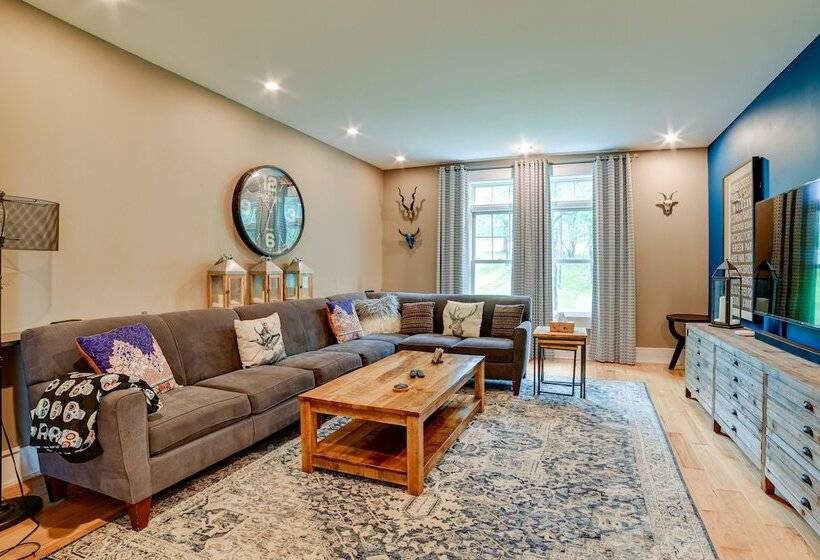 Secluded Ithaca Home W/ Hot Tub ~ 5 Mi To Cornell!