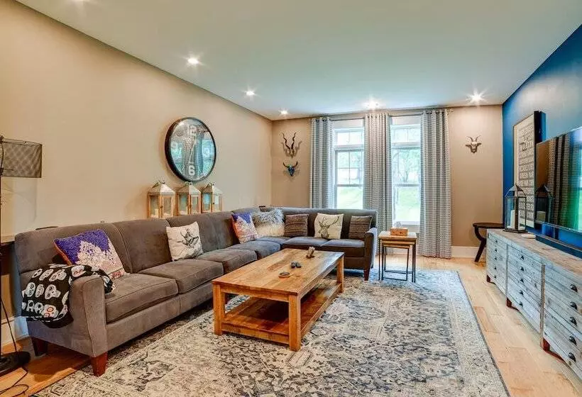 Secluded Ithaca Home W/ Hot Tub ~ 5 Mi To Cornell!