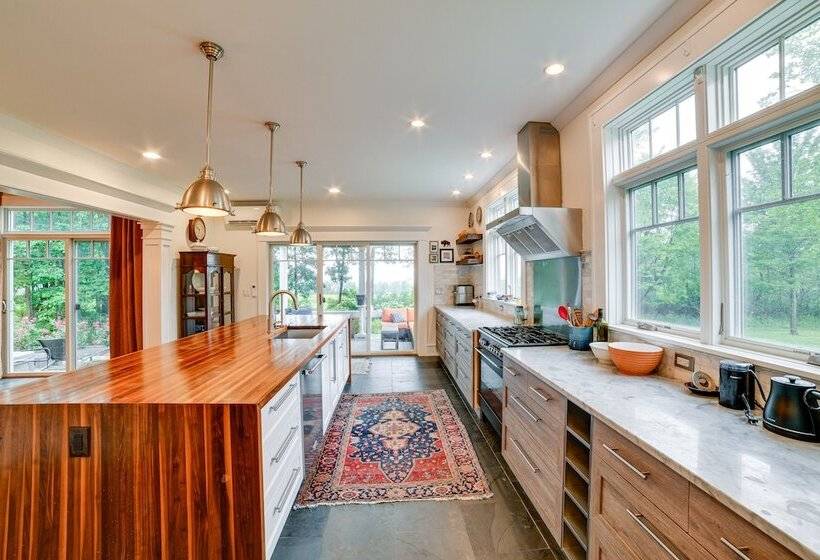 Secluded Ithaca Home W/ Hot Tub ~ 5 Mi To Cornell!