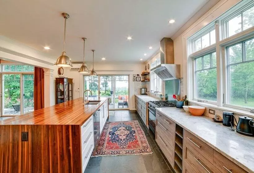 Secluded Ithaca Home W/ Hot Tub ~ 5 Mi To Cornell!