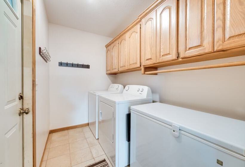 Serene Ava Countryside Home W/ Deck & Fire Pit