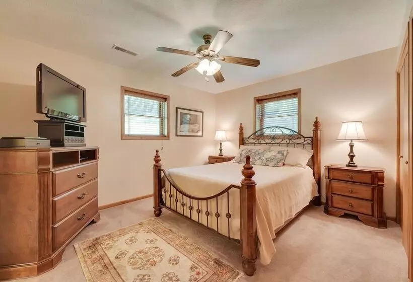 Serene Ava Countryside Home W/ Deck & Fire Pit