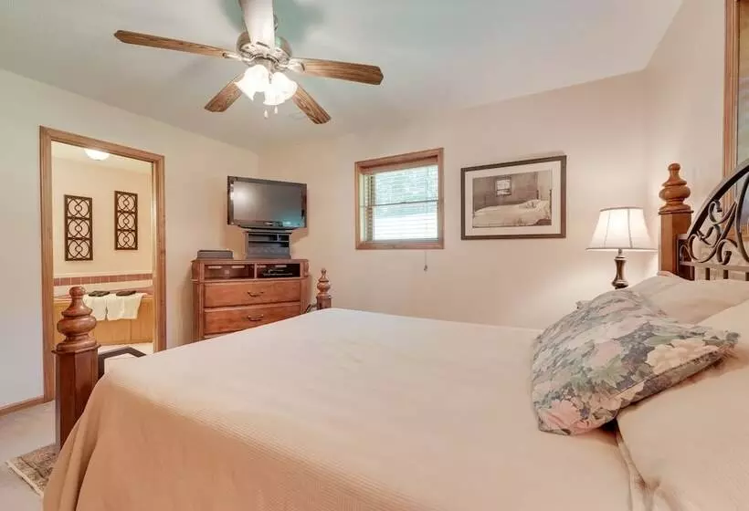 Serene Ava Countryside Home W/ Deck & Fire Pit