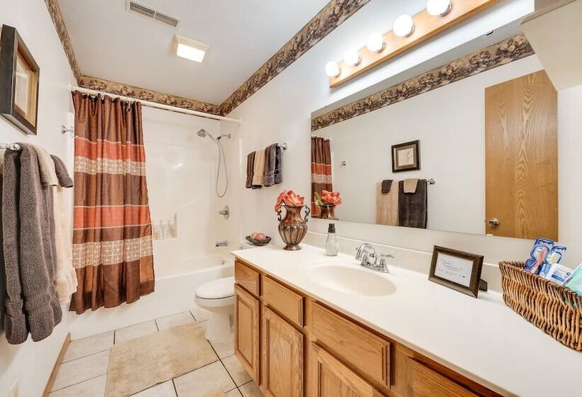 Serene Ava Countryside Home W/ Deck & Fire Pit