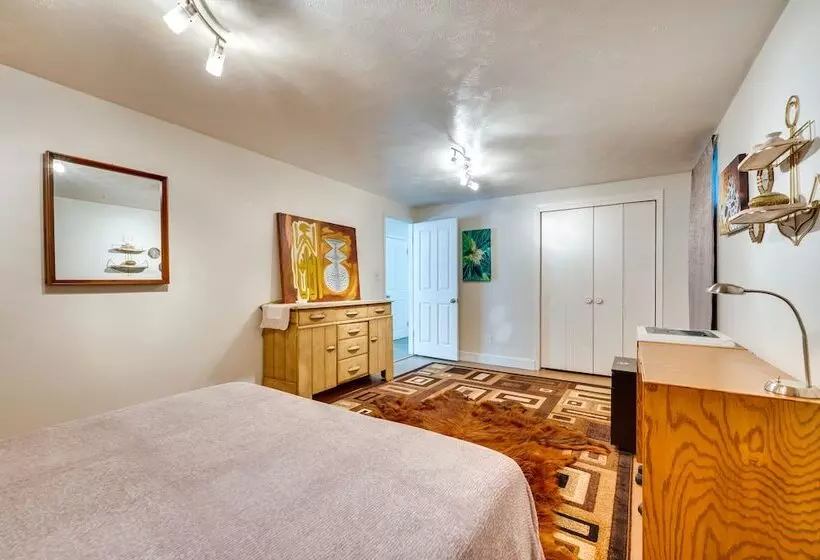 Serene Home W/ Hot Tub   6 Mi To Boulder Falls!