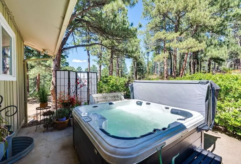 Serene Home W/ Hot Tub   6 Mi To Boulder Falls!