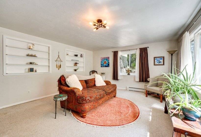 Serene Home W/ Hot Tub 6 Mi To Boulder Falls!