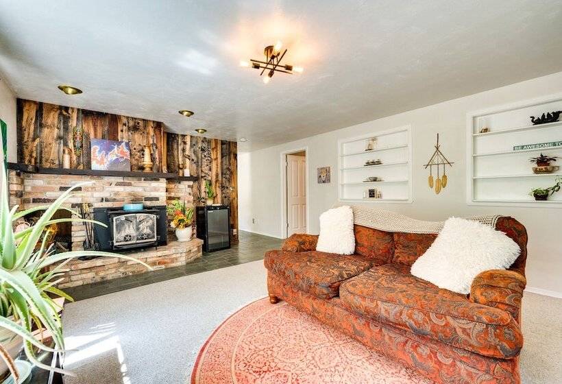 Serene Home W/ Hot Tub 6 Mi To Boulder Falls!