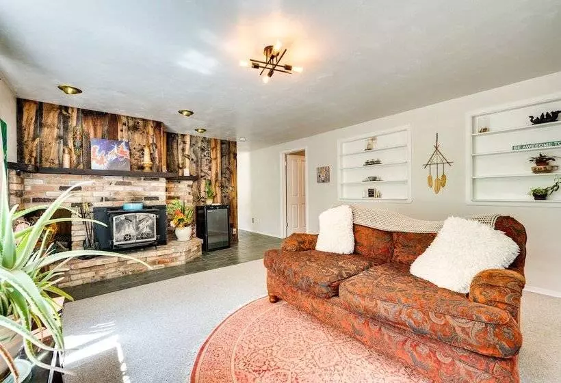 Serene Home W/ Hot Tub   6 Mi To Boulder Falls!